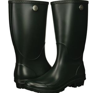UGG SHELBY  Rainboot Olive Green Brand New with Box Size 5